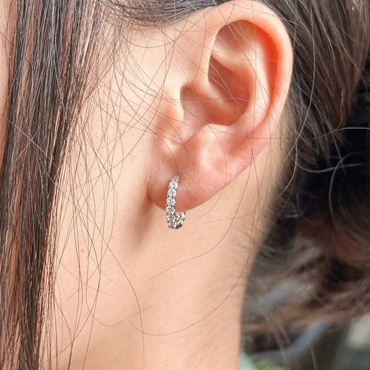 18K Gold Moissanite Hoop Earring