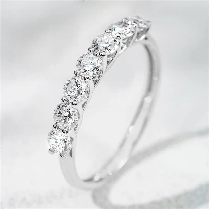 Diamante band